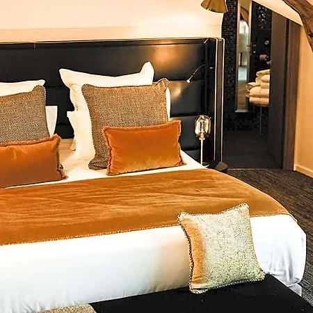 Chateau De Maraval 4*