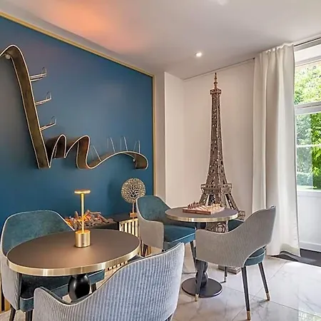 Chateau De Maraval 4*