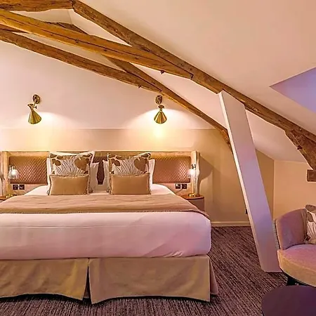 Chateau De Maraval 4*