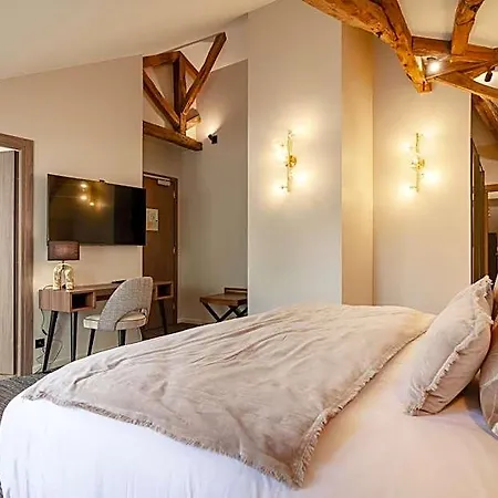 Chateau De Maraval 4*