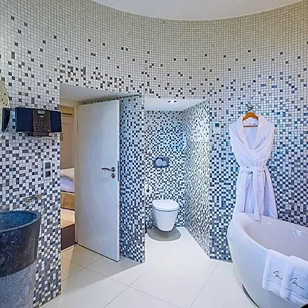 Hotel Chateau De Maraval 4*