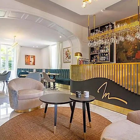 Chateau De Maraval 4* Saint-Cybranet